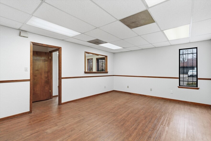 More Photos Of 321 Cheatham St, San Marcos Office For Sale