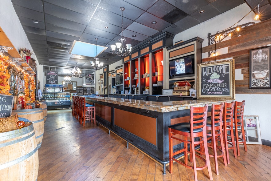 More Photos Of 835-837 Texas St, Fairfield Storefront For Lease