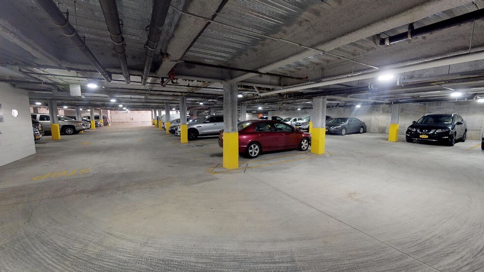 More Photos Of 6921 164th St, Fresh Meadows Medical For Lease