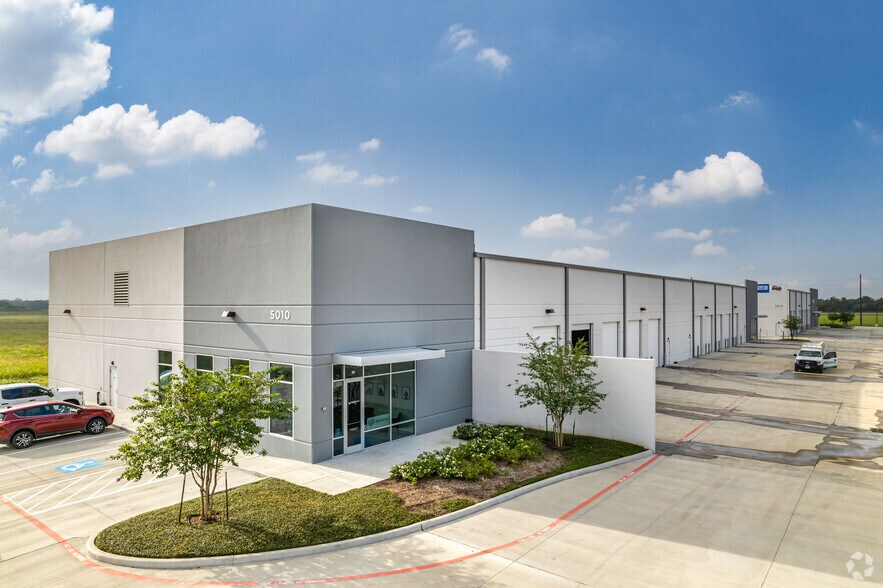 More Photos Of 5002 Business Park Dr, Rosenberg Unknown For Lease