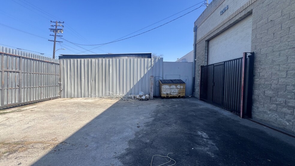 More Photos Of 1204 E 58th Dr, Los Angeles Warehouse For Sale