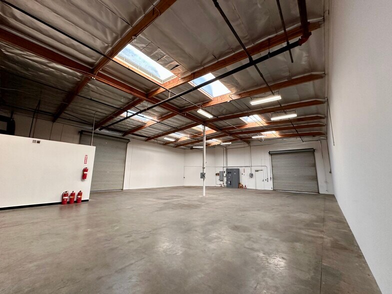 More Photos Of 750 E Debra Ln, Anaheim Warehouse For Lease