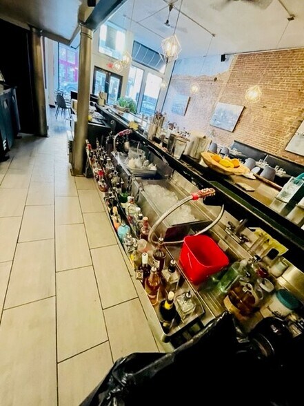 More Photos Of 303 S Main St, Jonesboro Storefront Retail Office For Lease