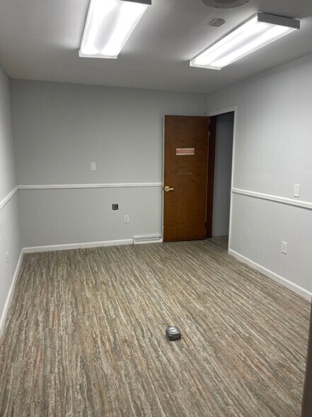 More Photos Of 676 Amboy Ave, Woodbridge Medical For Lease