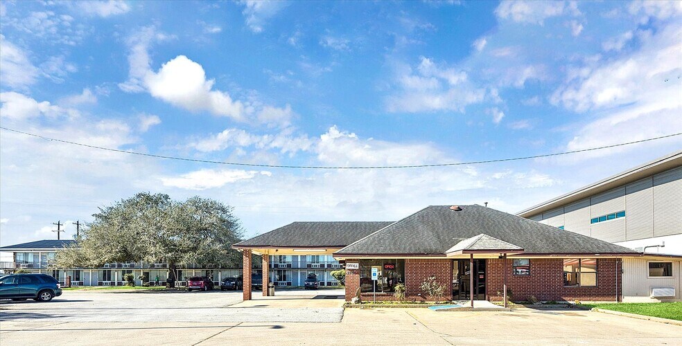 More Photos Of 2208 Highway 71 S, Columbus Hotel For Sale
