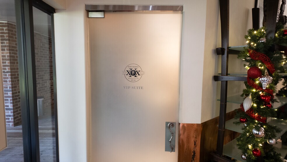 More Photos Of 7520 Perkins Rd, Baton Rouge General Retail For Sale