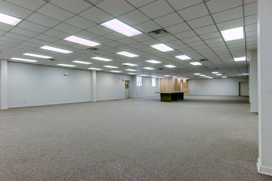 More Photos Of 228 Texas Ave, Hooks Loft Creative Space For Sale