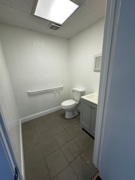 More Photos Of 3000 High Ridge Rd, Boynton Beach Warehouse For Lease