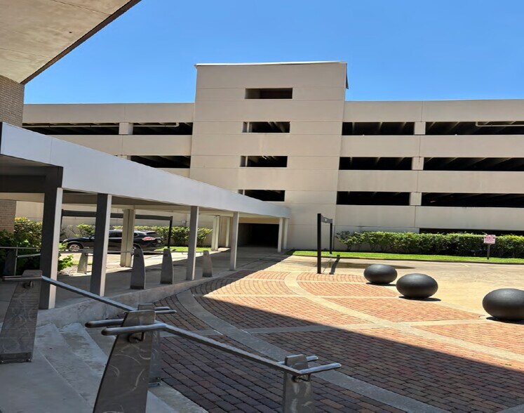 More Photos Of 13111 Northwest Fwy, Houston Office For Lease
