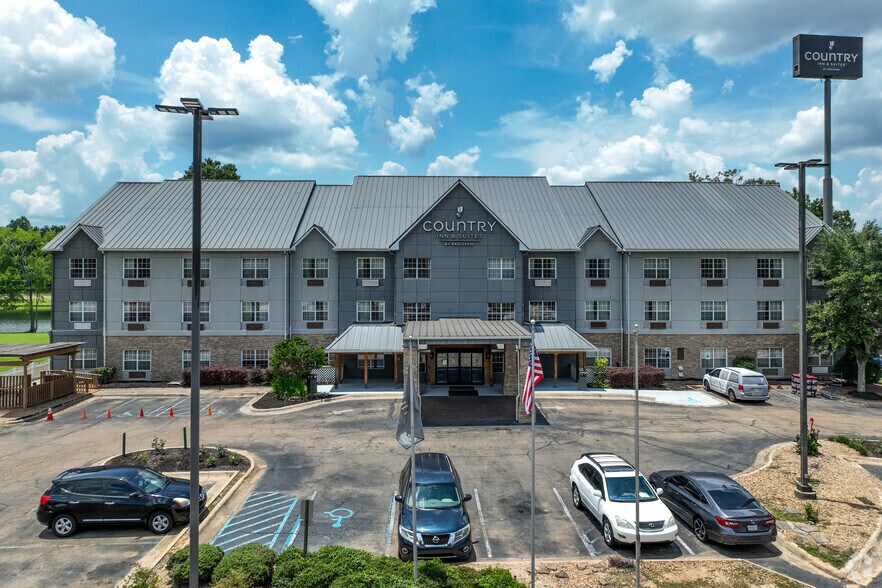 More Photos Of 3051 White Blvd, Pearl Hotel For Sale