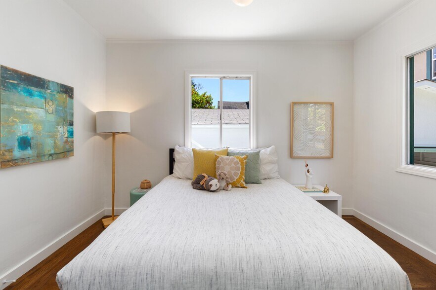 More Photos Of 1539 E 38th St, Oakland Apartments For Sale