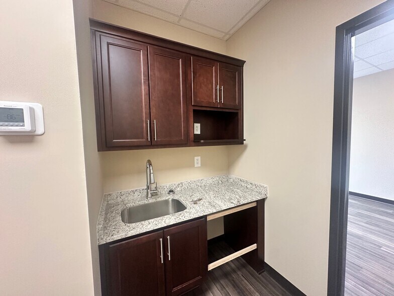 More Photos Of 4830 Marsett Pky, Cumming Light Manufacturing For Lease