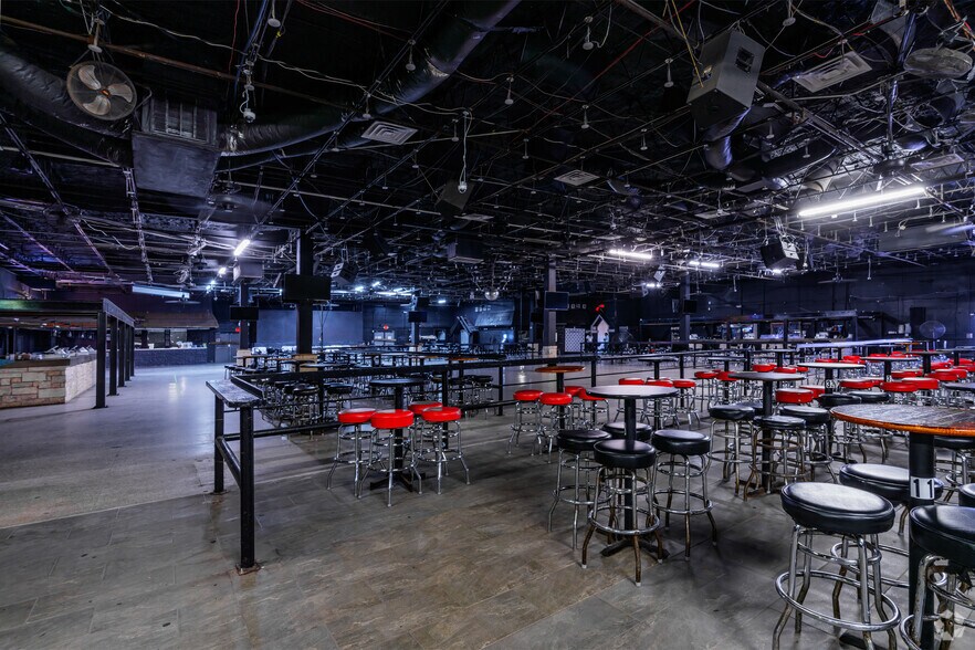 More Photos Of 7535 W US Highway 90, San Antonio Unknown For Lease