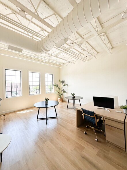 More Photos Of 831 Pioneer Rd, Draper Storefront Retail Residential For Lease