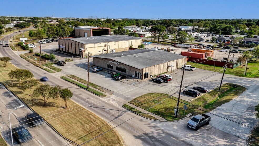 More Photos Of 7510 Lawndale St, Houston Warehouse For Sale