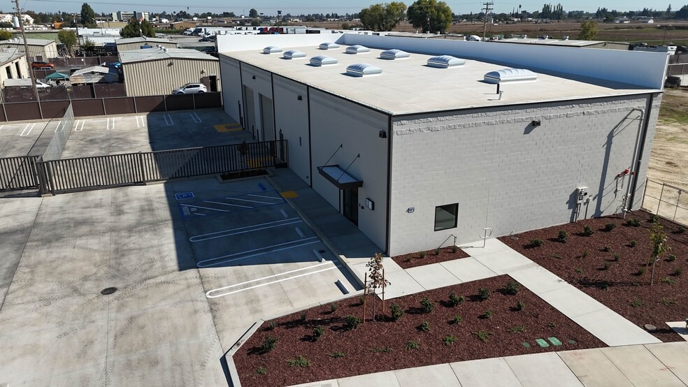 More Photos Of 1800 Olympic Dr, Turlock Service For Lease