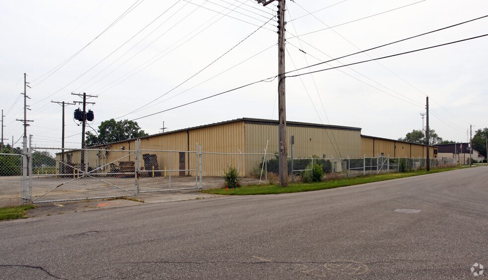 More Photos Of 1101 S Lafayette St, Elkhart Manufacturing For Lease