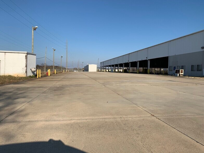 More Photos Of 1523 Midfield Industrial Blvd, Birmingham Distribution For Lease