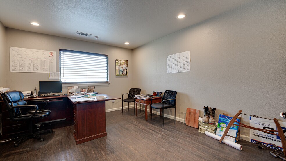 More Photos Of 350 English Trl, Venus Warehouse For Lease