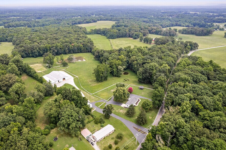 More Photos Of 1499 W Whitehall Rd, Cookeville Light Distribution For Sale