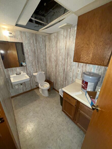 More Photos Of 4212 S Hocker Dr, Independence Office For Sale