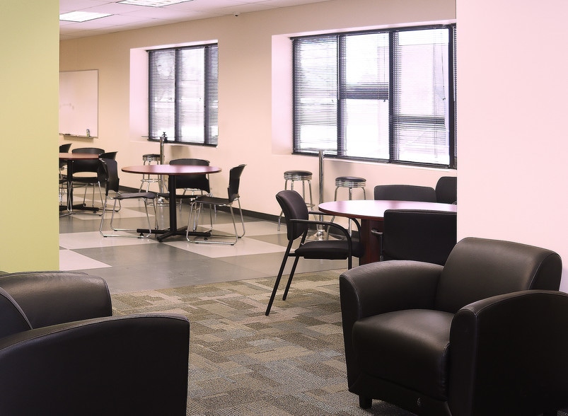 More Photos Of 1301 Corporate Center Dr, Eagan Research And Development For Lease