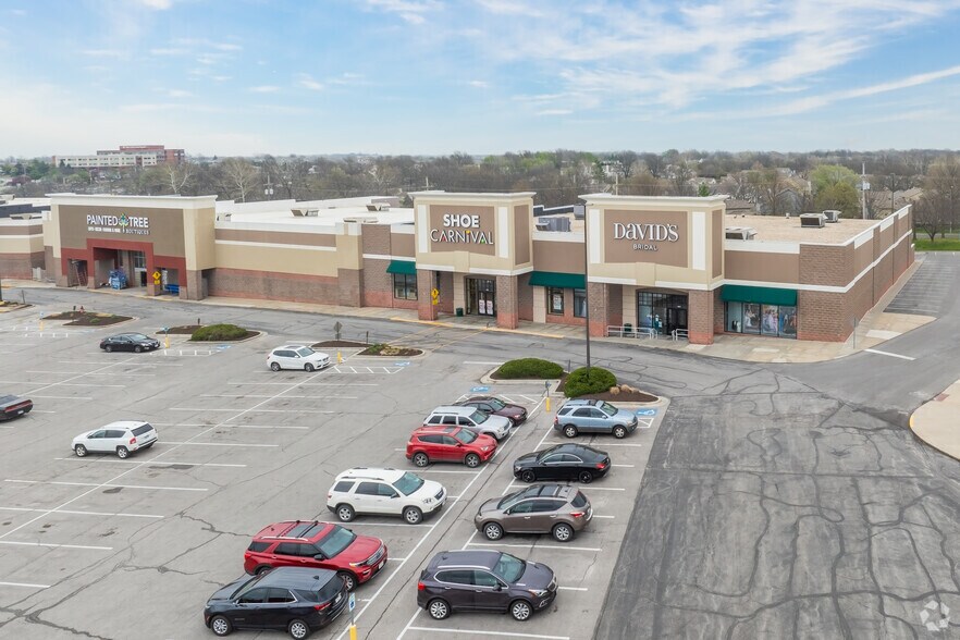 More Photos Of 8111-8201 NW Roanridge Rd, Kansas City General Retail For Lease