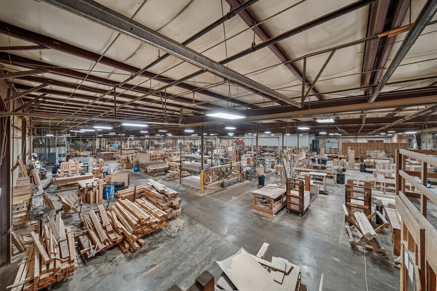 More Photos Of 1 Lakeland Pl, Edmore Manufacturing For Sale