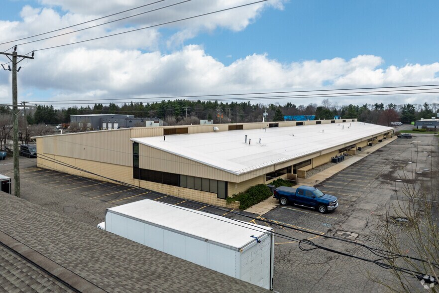 More Photos Of 465 Glaspie St, Oxford Warehouse For Lease