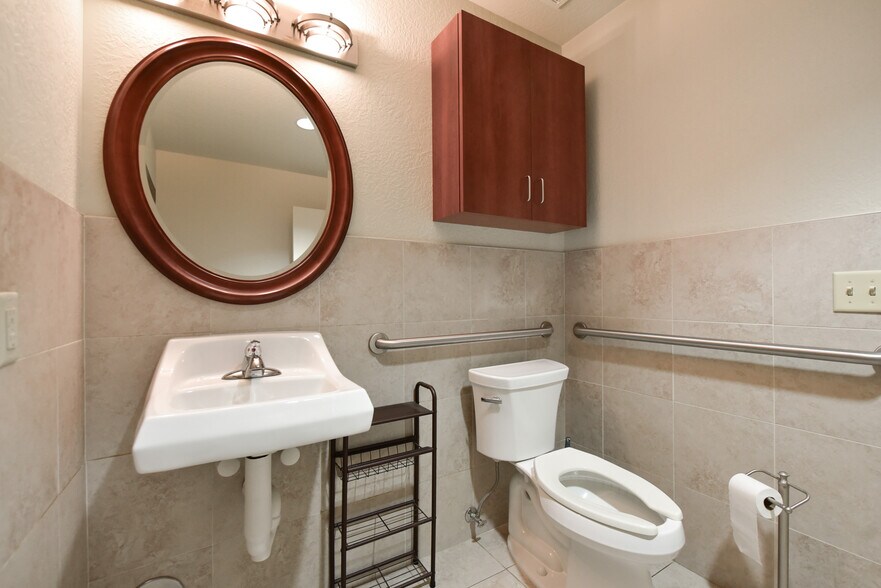 More Photos Of 602 N Gray St, Caldwell Medical For Sale