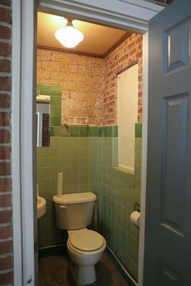 More Photos Of 126 S Pine St, Ponca City Warehouse For Sale
