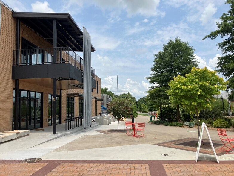 More Photos Of 100 W Emma Ave, Springdale Office For Lease