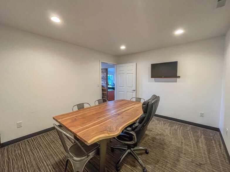 More Photos Of 1625 W Duke Rd, Sutherlin Warehouse For Sale