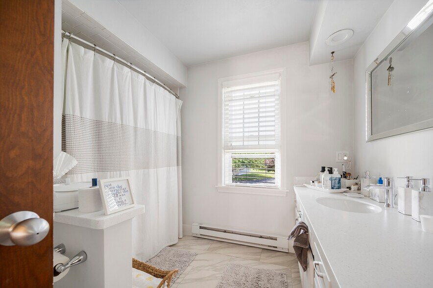 More Photos Of 46 Statue Way, Portsmouth Multifamily For Sale