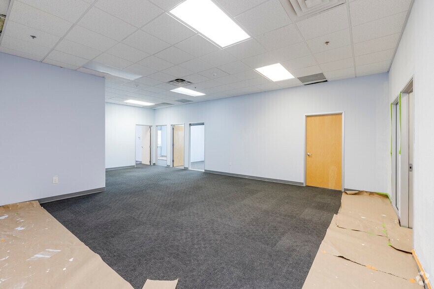 More Photos Of 7890 S Hardy Dr, Tempe Light Distribution For Lease