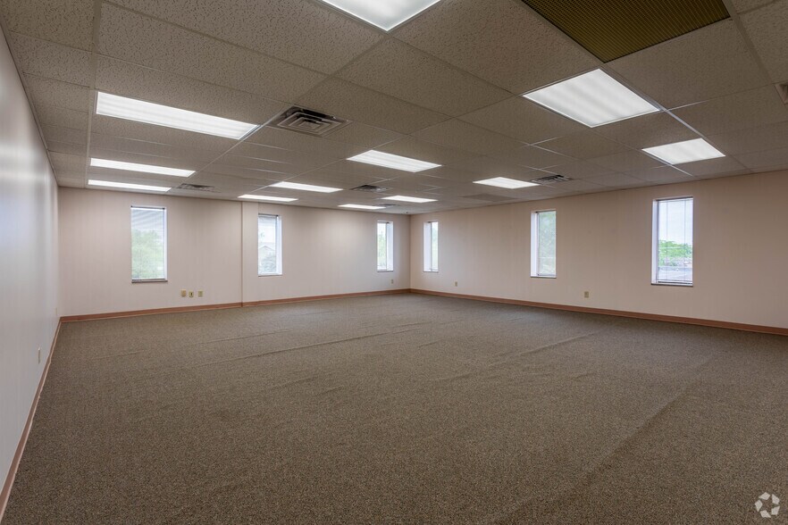 More Photos Of 6161 Busch Blvd, Columbus Office For Lease