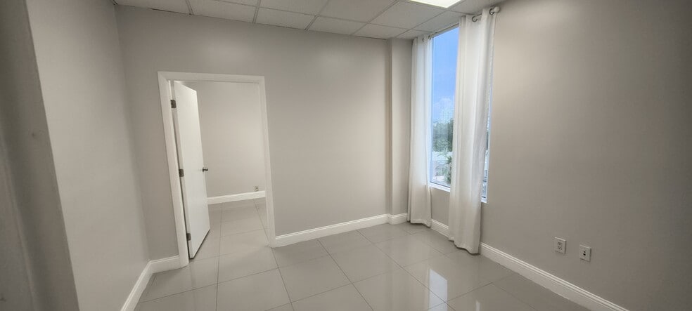 More Photos Of 12550 Biscayne Blvd, North Miami Medical For Lease