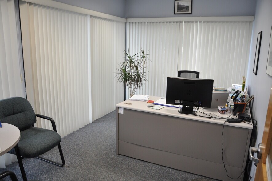 More Photos Of 2 Townline Cir, Rochester Showroom For Lease