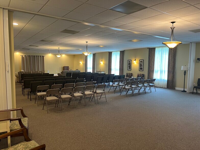 More Photos Of 209 Entrepreneur Dr, Saint Charles Funeral Home For Lease