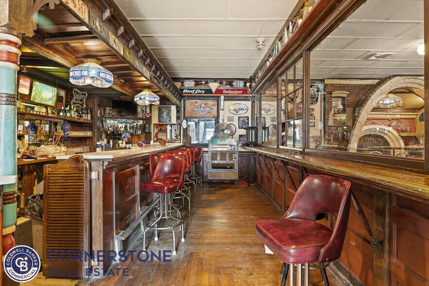 More Photos Of 628 E Richards St, Douglas Hotel For Sale