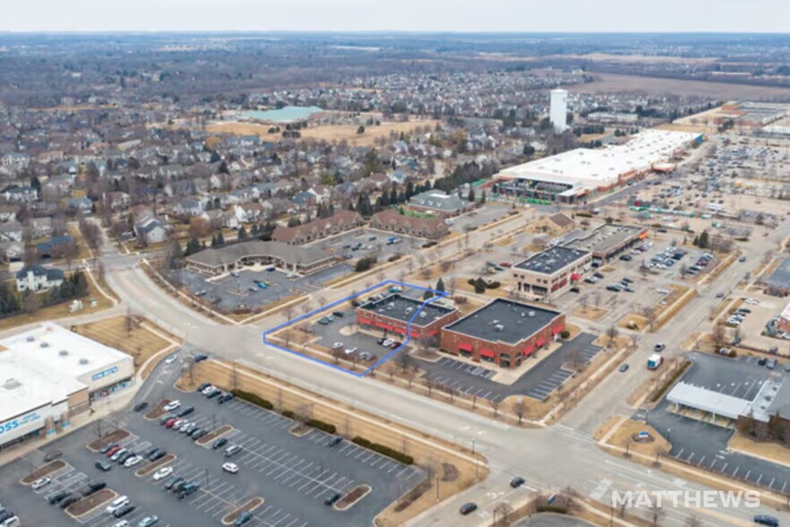 More Photos Of 471-479 Briargate Dr, South Elgin Freestanding For Sale