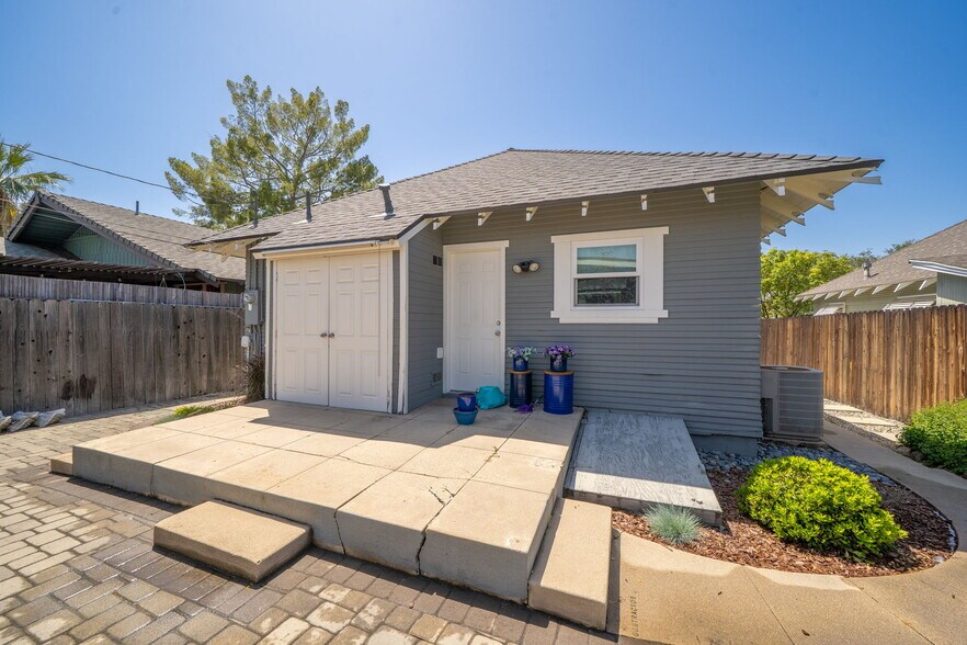 More Photos Of 124 N Vista Bonita Ave, Glendora Apartments For Sale