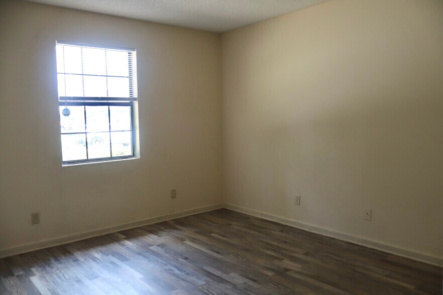 More Photos Of 1311 E 67th St, Savannah Specialty For Sale