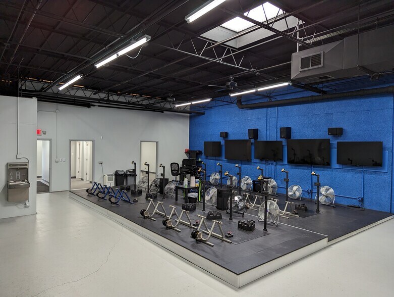 More Photos Of 1225 Carnegie St, Rolling Meadows Warehouse For Lease