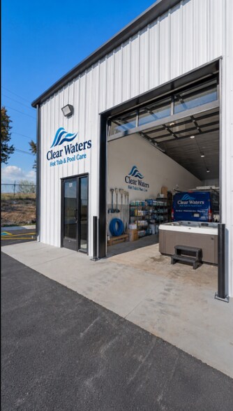 More Photos Of 201 Blue Sky ln, Hollister Flex For Lease