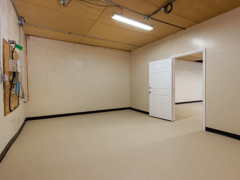 More Photos Of 11708 Inglewood Ave, Hawthorne Warehouse For Sale