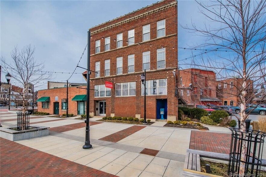 More Photos Of 20 E Main St, Torrington Restaurant For Lease