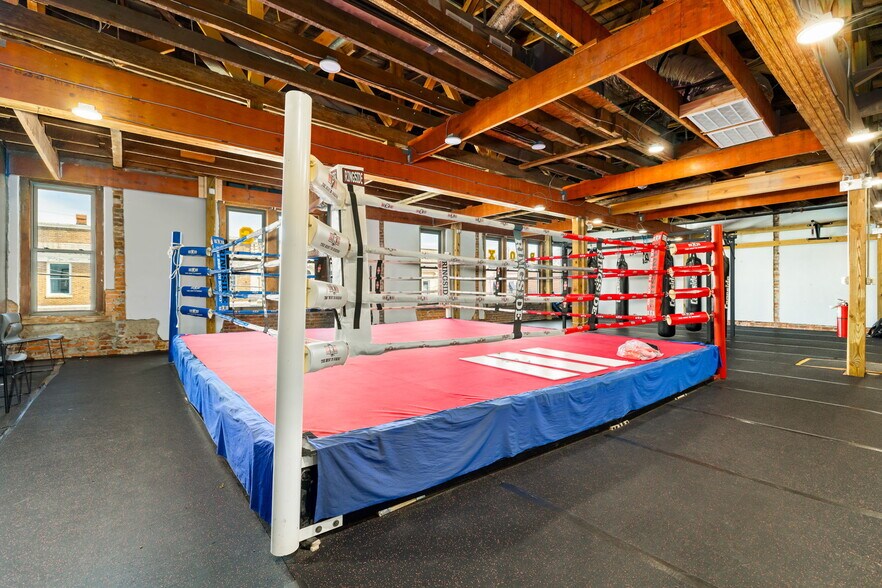 More Photos Of 111 Bank St, Oxford Sports And Entertainment For Lease