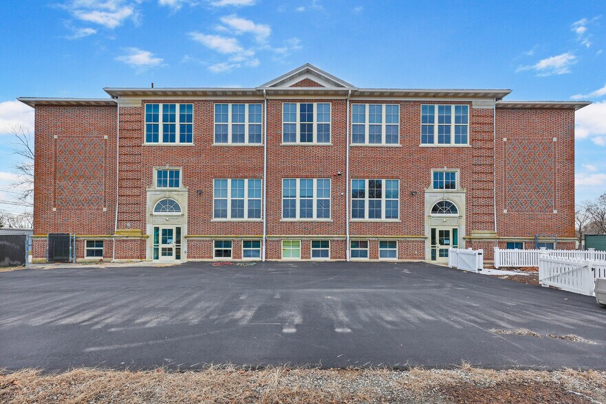 More Photos Of 651 Norwich Rd, Plainfield Schools For Sale