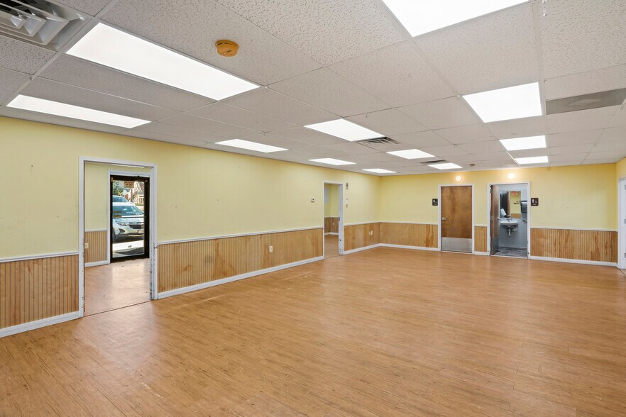More Photos Of 9380 Forestwood Ln, Manassas Office For Lease